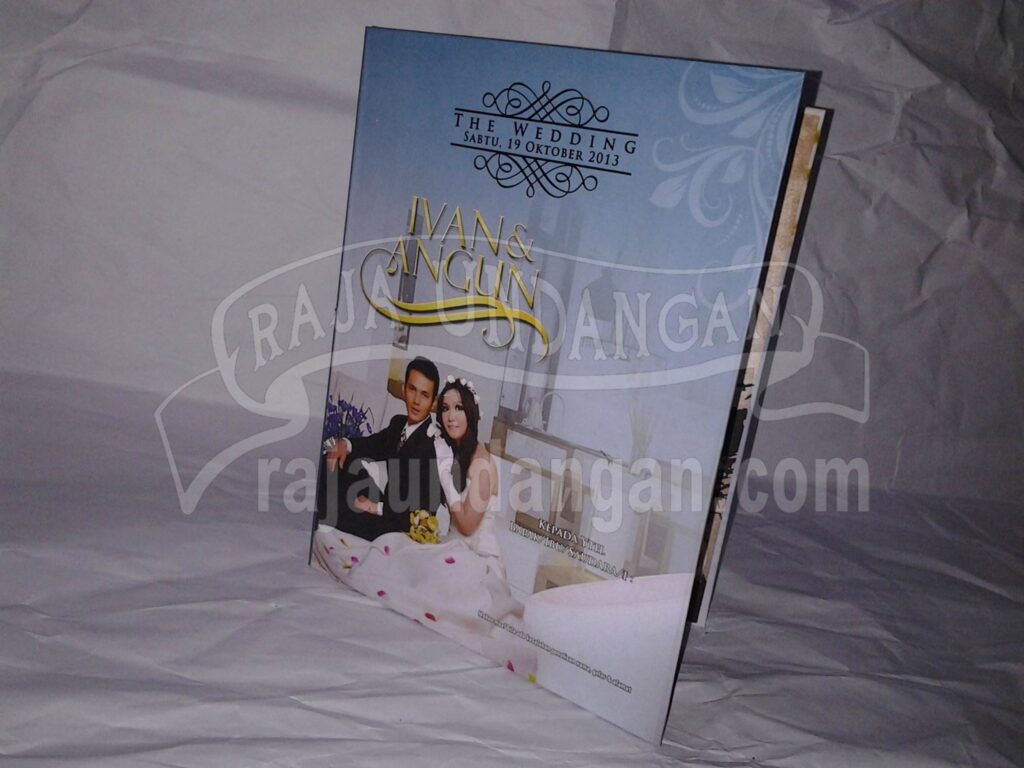 Undangan Pernikahan Hardcover Ivan dan Angun (EDC26) 1 Undangan Pernikahan Hardcover Ivan dan Angun