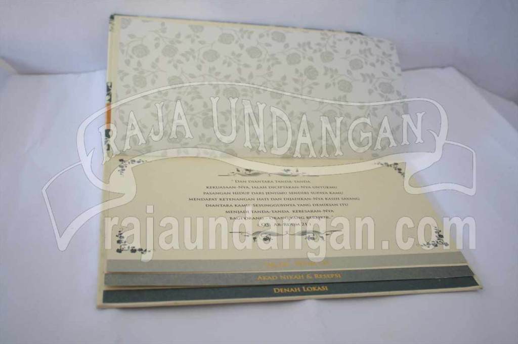 Hardcover Ully Dhani 3 1024x680 - Undangan Pernikahan Hardcover Ully dan Dhani (EDC 70)